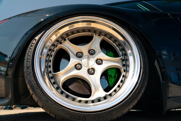 Les véhicules de prestige et le grand écran : une romance éternelle